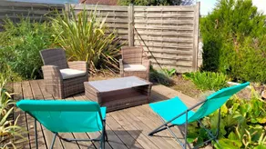 Maison conviviale et familiale avec internet haut débit, terrasse et jardin | Vue jardin | Parfaite pour le travail à distance - Image 2