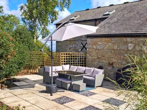 Cottage with garden & barbeque | River view - Image 2