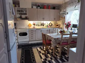 Maison avec jardin, terrasse et barbecue - Image 2