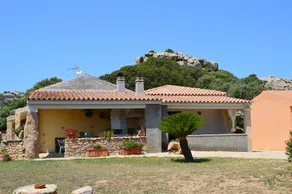 Agriturismo Stazzo Cuncosu: Camera 6 - apertura su vista campagna - giardino vista mare - Image 5