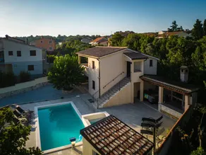 Fully equipped holiday home with private pool, terrace & barbecue | Pets allowed - Image 3