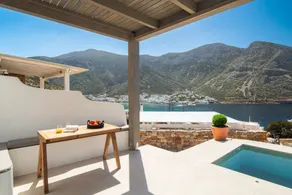 Villa avec piscine privée, jardin et terrasse | Vue sur l'eau - Image 2