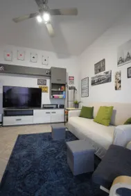 Flat with terrace - Image 2