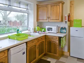 Cottage with garden | River view - Image 5