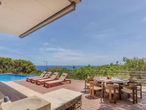 Weiträumige Villa mit privatem Pool und Grill - Image 2