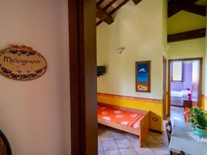 Holiday apartment with garden, barbeque & pool - Image 2