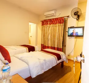 Hotel Hikers Haven - Image 2