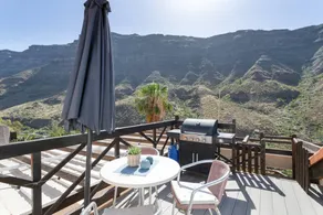 Vacation Home 'Arguineguín Retreat' with Mountain View, Wi-Fi and Air Conditioning - Image 2