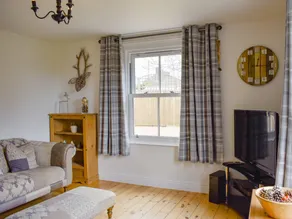 Family-friendly charming cottage with BBQ & garden | River view | Pet-friendly - Image 2