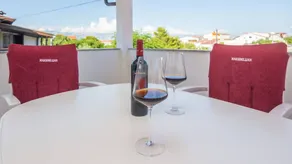 Holiday apartment with garden & barbecue - Image 2