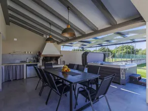 House with private pool & BBQ - Image 2
