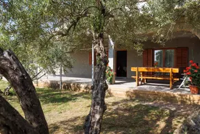 Charming apartment with terrace & garden - Image 4