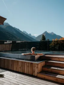 Appartamento con idromassaggio, piscina riscaldata e giardino - Image 3
