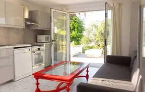 Fully equipped flat with garden, BBQ & terrace - Image 2