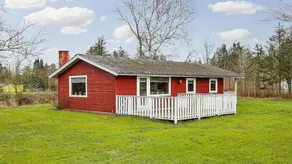 Holiday home with terrace & garden - Image 2