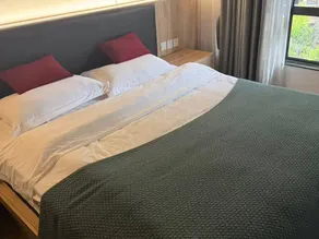 Heinemann Hotel Sunny King Zimmer ohne Badewanne A308 – mit Whirlpool und lokalem - Image 2