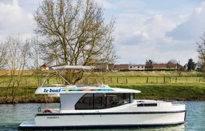Boat with barbecue & terrace - Image 2