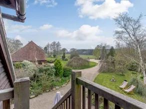 Flat with garden - Image 3