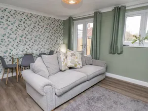 Cottage with garden - Image 3