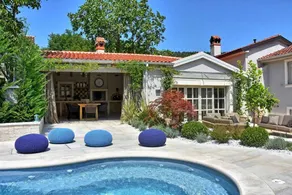 Fully equipped spacious villa with barbecue, garden & private pool - Image 3