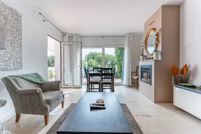 Agréable maison entièrement équipée avec barbecue, jacuzzi et jardin | Vue jardin - Image 4