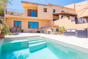 Villa with terrace, garden & private pool - Image 2