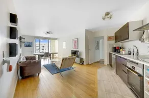 Apartment with terrace - Image 2