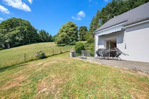 Cottage entièrement équipé avec barbecue, terrasse et jardin | Vue jardin - Image 2
