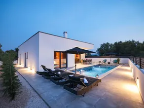 House with barbeque, terrace & private pool | Sea view - Image 3