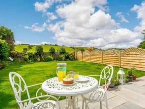 Fully equipped lodge with garden | Pet-friendly - Image 2