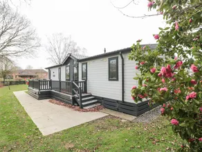 Family-oriented lovely cottage with pool & garden | Dogs allowed - Image 2