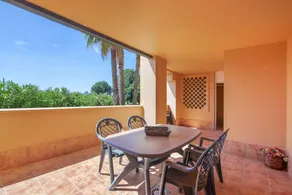 Appartement de vacances avec terrasse et piscine - Image 4
