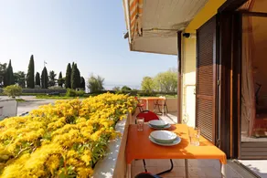 Appartement de vacances convivial et familial avec terrasse et piscine | Vue lac | Idéal pour le télétravail - Image 3