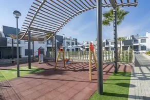 Appartement entièrement équipé avec terrasse, piscine et jardin - Image 5