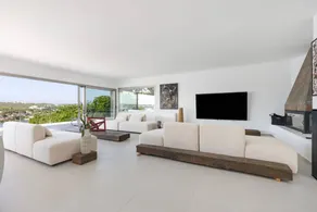Villa with sauna, garden & private pool | Mountain view | Suitable for remote work - Image 3