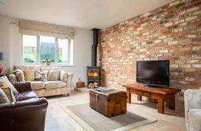 Child-friendly lovely cottage with garden - Image 3