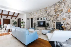 Villa with sauna, terrace & garden - Image 4