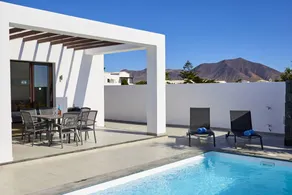 Villa with garden, private pool & terrace - Image 4
