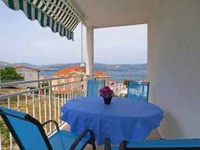 Apartment with terrace, garden & barbecue - Image 3