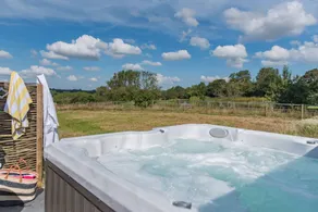 Casa rural ideal para familias con terraza, jardín y jacuzzi - Image 3