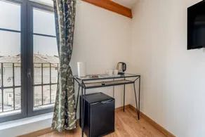Bed and Breakfast 'Chambre Zen' with Wi-Fi and Air Conditioning - Image 5