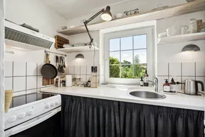 Holiday apartment with BBQ, garden & terrace - Image 5