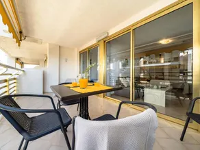 Flat with pool - Image 4