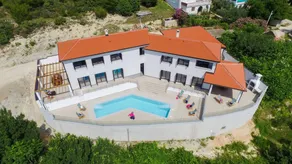 Wonderful villa with garden, private pool & barbeque | Pool view - Image 4