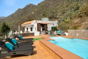 Charmante villa adaptée aux familles avec internet haut débit, piscine privée et jardin | Vue montagne | Avec animaux bienvenus - Image 3