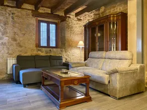 Child-friendly ample house with fast internet, garden & barbeque | Mountain view | Perfect for remote work | Pets allowed - Image 3