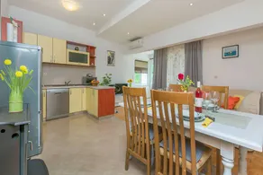 Apartment with terrace | Garden view - Image 2