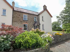 Cottage with barbecue & garden - Image 3