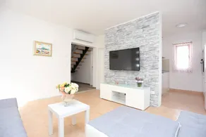 Fully equipped house with garden, barbecue & pool | Sea view | Beach nearby - Image 5