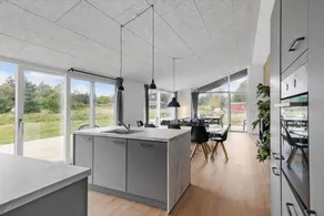 Holiday home with barbeque, jacuzzi & terrace - Image 5